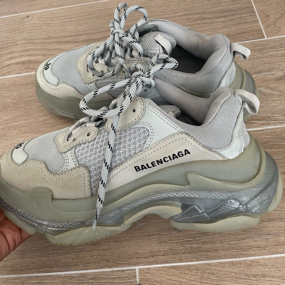 BALENCIAGA TRIPLE S CLEAR SOLE SNEAKER - Pearl Grey